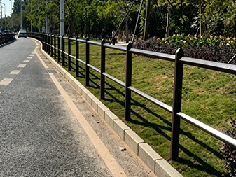 T018 German-style sidewalk guardrail