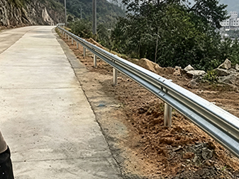T032 Corrugated Guardrail