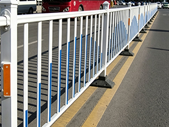 T001 Blue and White Model Municipal Guardrail